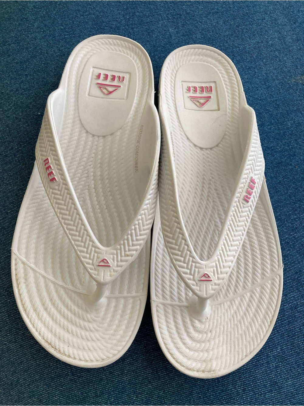 Reef women’s 9W thong sandal white
